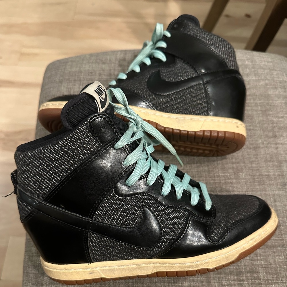 Women’s Nike dunk sky high essential sneakers